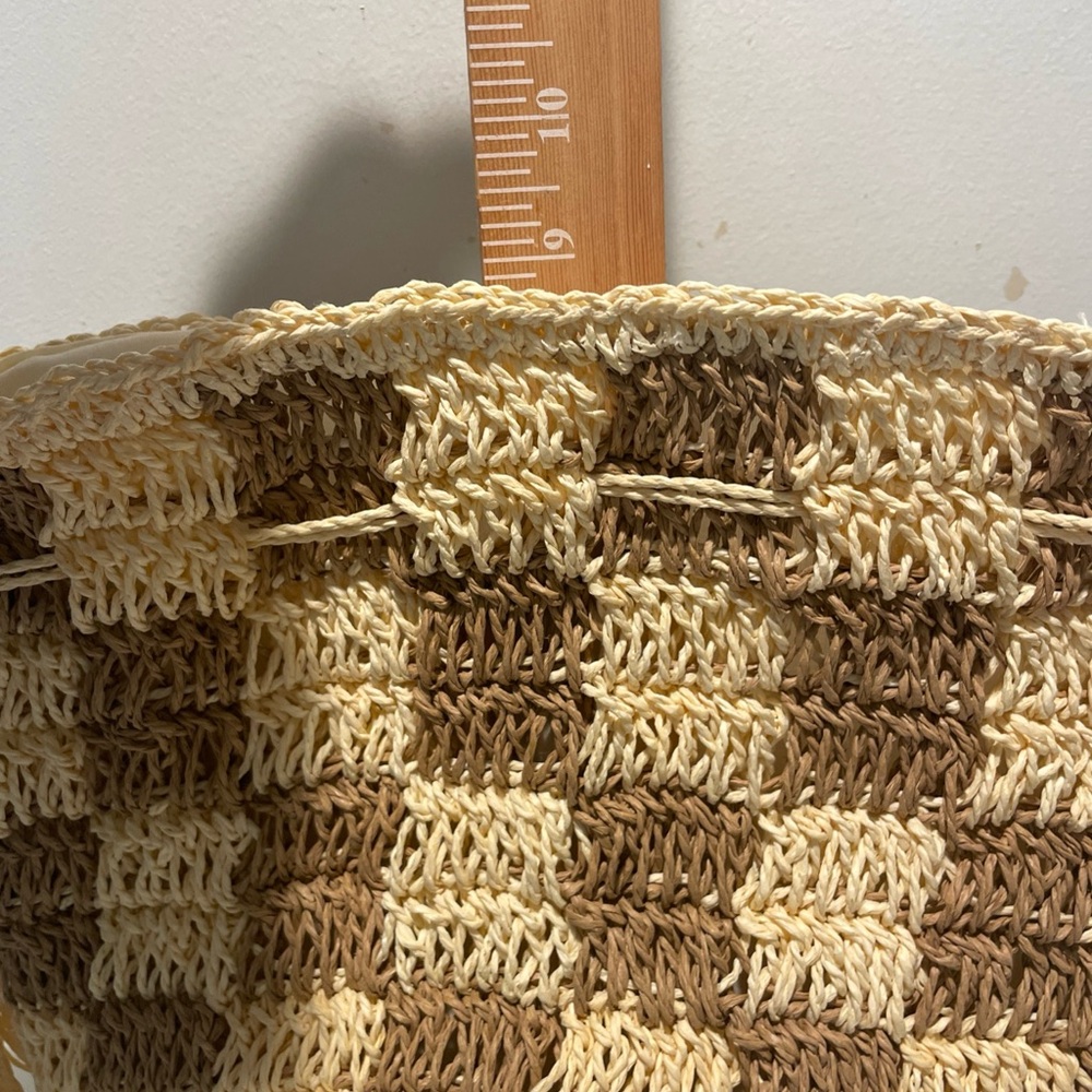 NWT Lu&Elle Woven Tan and Cream Sun-drift Tassel Bucket Bag - Picture 9 of 12